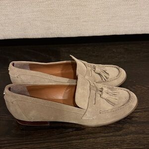 Tommy Hilfiger Sonya Beige Genuine Suede Tassel Penny Loafers women’s sz 7